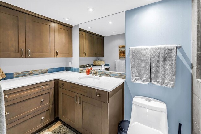 Building Photo - 9415 Blind Pass Rd