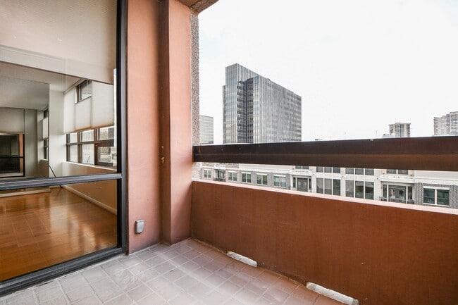 Building Photo - 5150 Hidalgo St