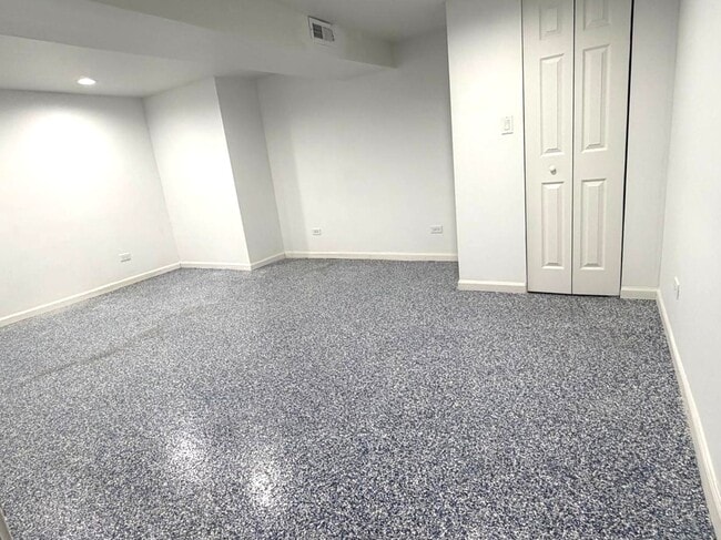 Building Photo - 1322 Fargo Ave