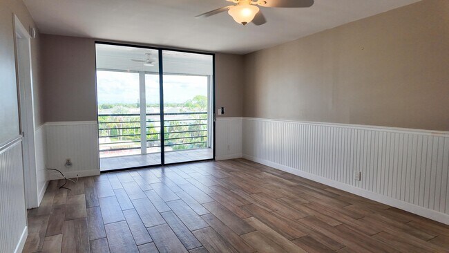 Building Photo - 4640 Lucerne Lakes Blvd W