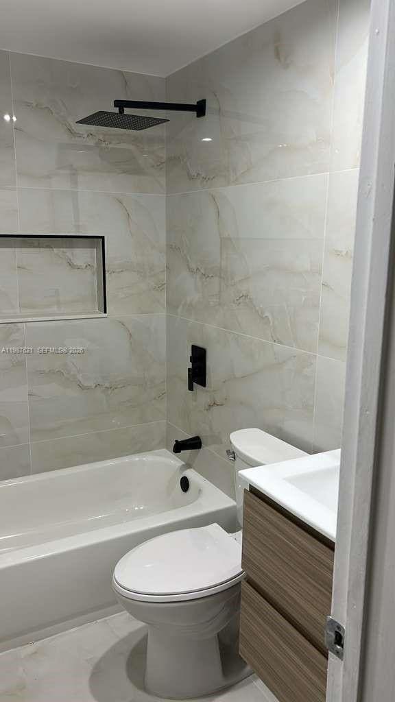 Building Photo - 630 SE 3rd Pl