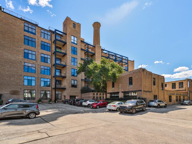 Building Photo - 1872 N Clybourn Ave