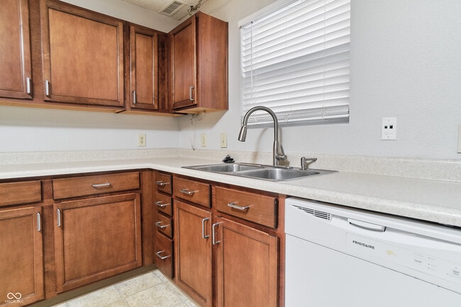 Building Photo - 14169 Clapboard Dr