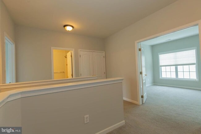 Building Photo - 305 Lewisburg Ln
