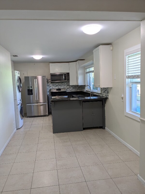 Building Photo - 305 3rd St