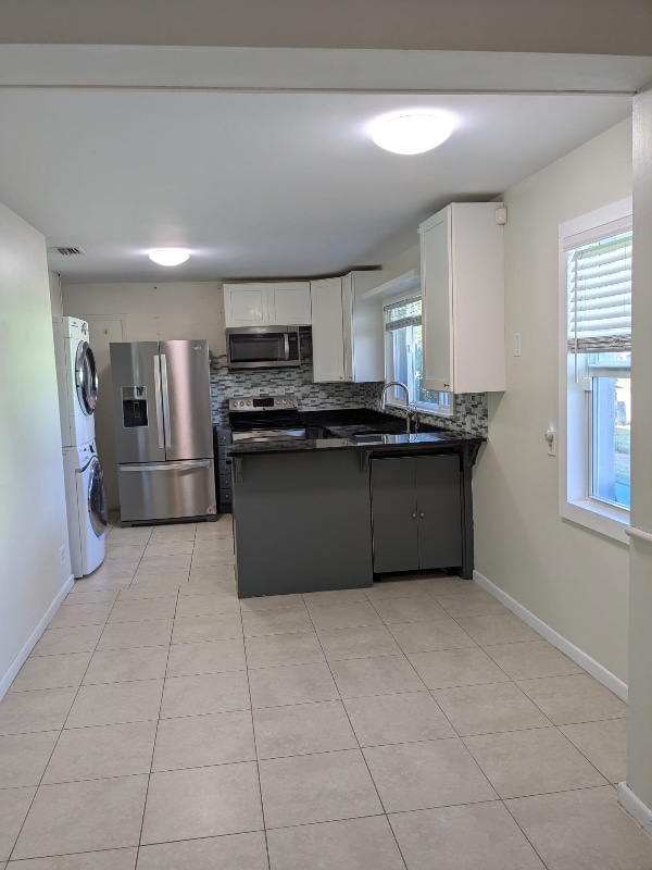 Building Photo - 305 3rd St