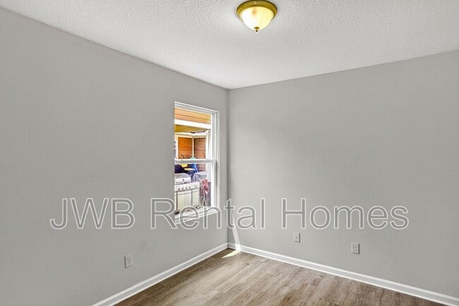 Building Photo - 1009 Kenmore St
