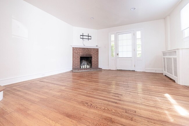 Building Photo - Twin Newly Renovated Brick Home in Lower Merion SD! Walk to park!