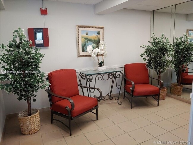 Building Photo - 6424 Collins Ave