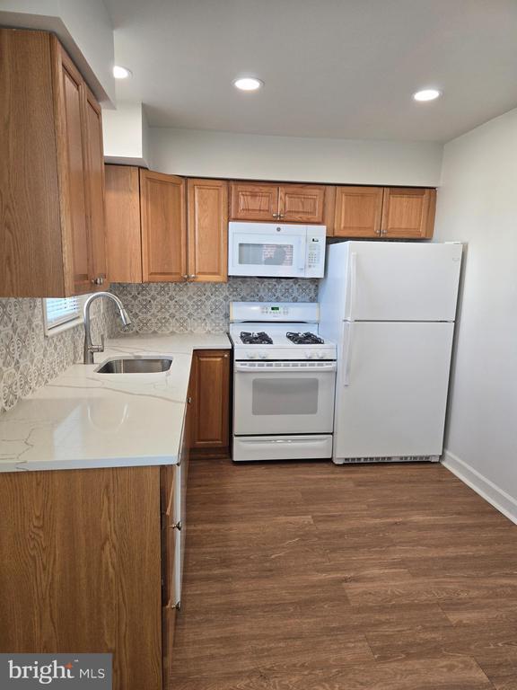 Building Photo - 6504 BRADFORD Ter