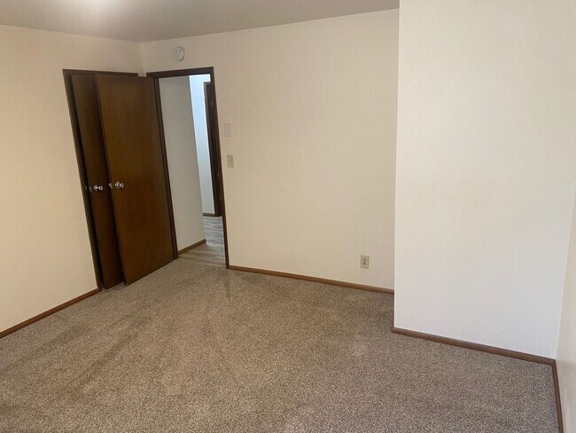Building Photo - 260 E 38th Ave