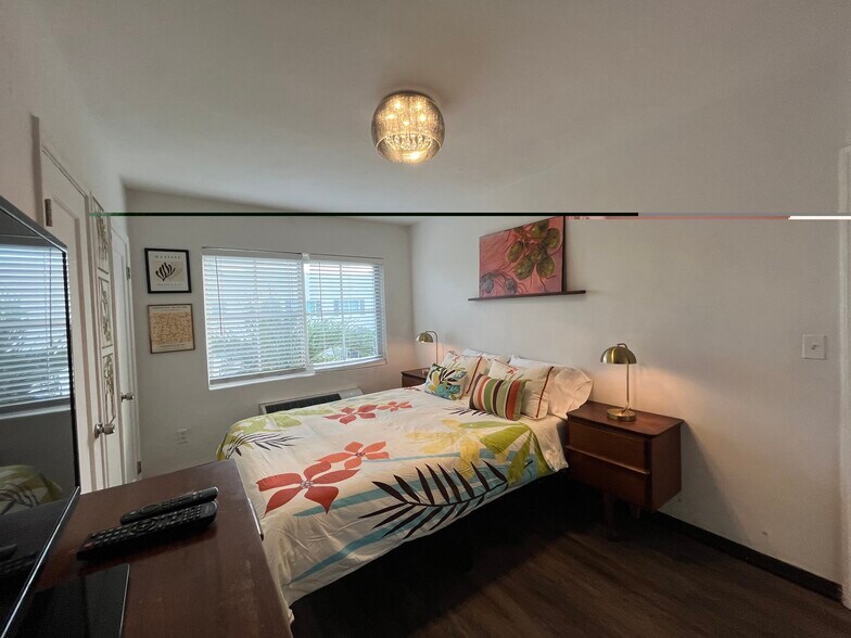 Building Photo - 511 75th St