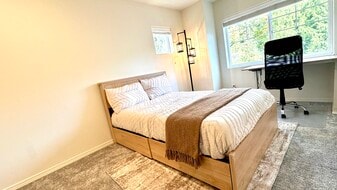 Building Photo - 1059 156th Ave NE