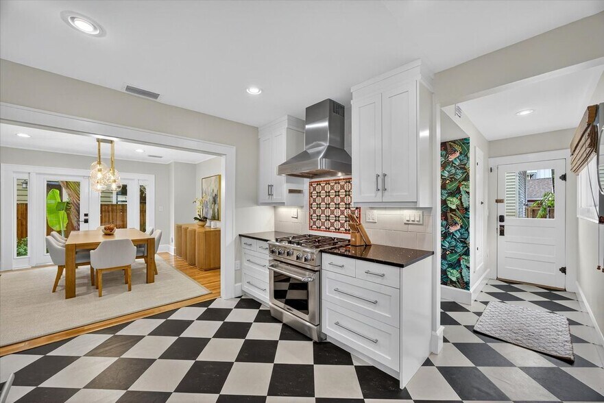 Building Photo - 221 13TH Ave