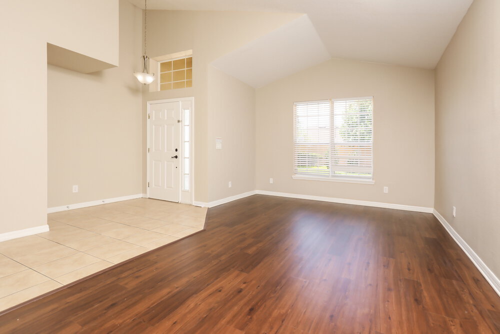 Building Photo - 2101 Woodsedge Dr