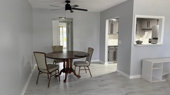 Building Photo - 52 Newport Ct