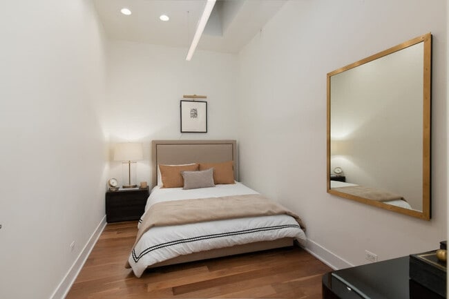 Building Photo - 22 E Elm St