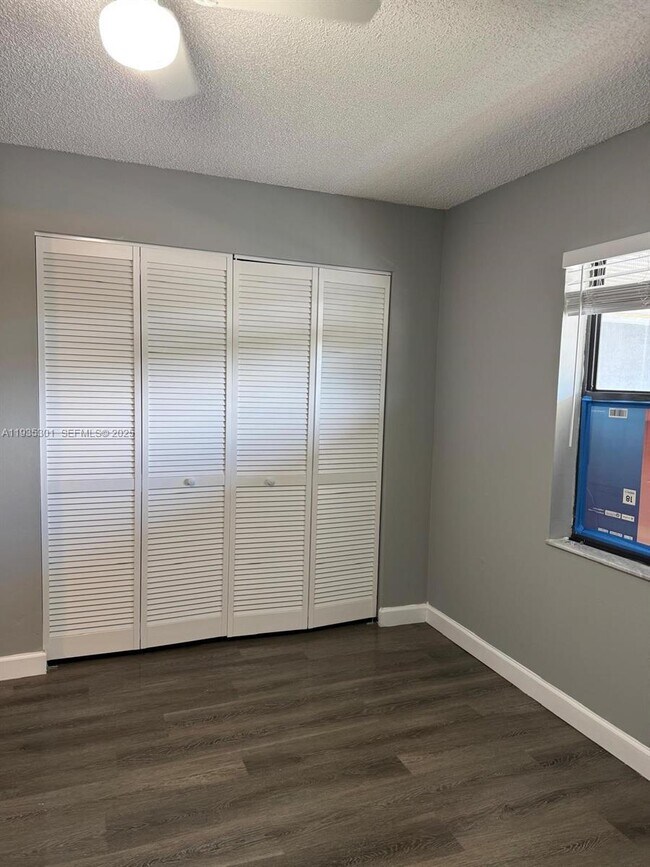 Building Photo - 617 Ixoria Ave