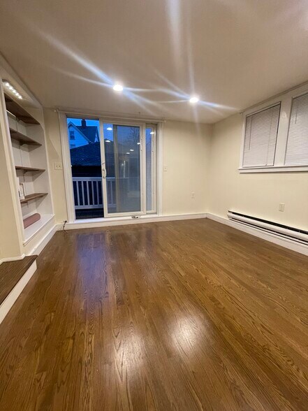 Building Photo - 842 South St