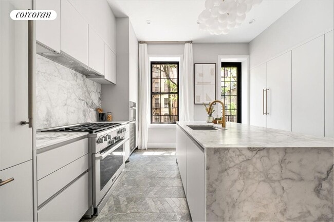 Building Photo - 158 W 136th St