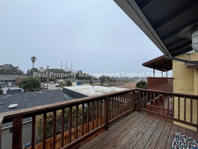 Building Photo - AVAILABLE NOW - 3Bed/2.5Bath Morro Bay Home