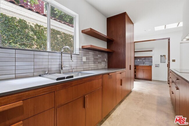 Building Photo - 444 S Windsor Blvd