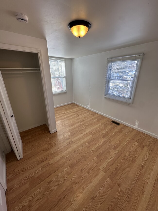 Building Photo - 215 Dunlap St