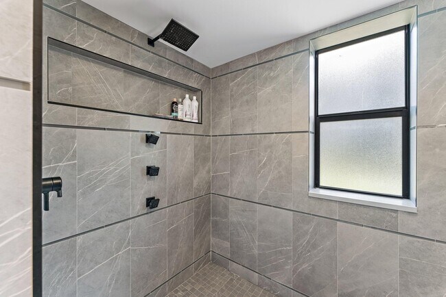 Building Photo - 19800 Sandpointe Bay Dr