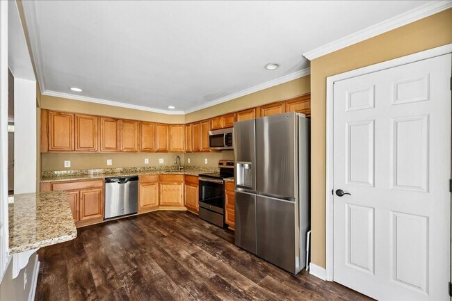 Building Photo - Luxury Townhome at Lake Linganore