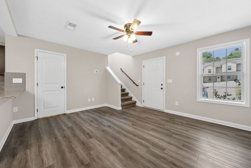 Building Photo - 428 Glenstone Springs Dr