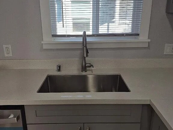Building Photo - Fully Renovated Duplex in Tahoe Park
