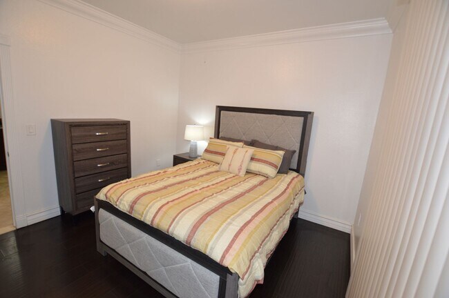 Building Photo - Meridian - Newly Remodeled Luxury Condo Re...