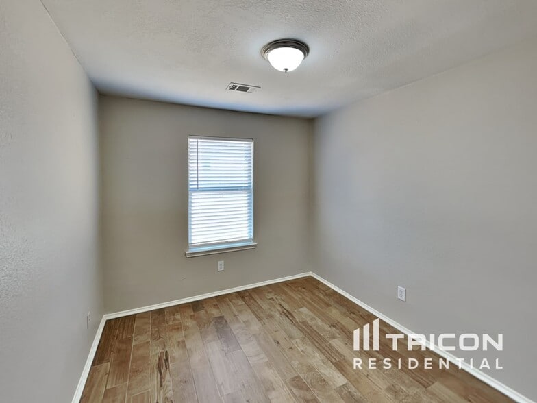 Building Photo - 22823 Sugar Bear Dr