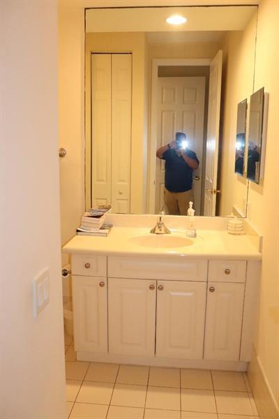Building Photo - 886 Spinnaker Dr