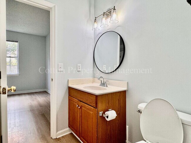 Building Photo - Updated 2BR/2BA First Floor Condo in Midtown Wilmington - $1,150/month! - Move in Special*