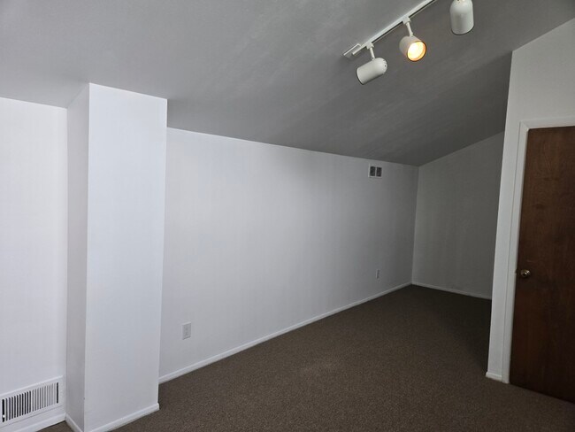 Building Photo - 6136 Palomino Ct