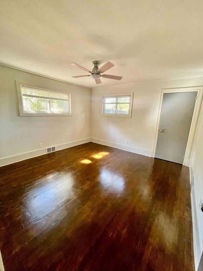 Building Photo - Ranch Style 3 Bedroom 2 Bath and 2 car gar...