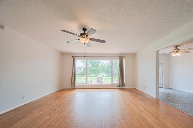 Building Photo - 5115 Kingfisher Dr