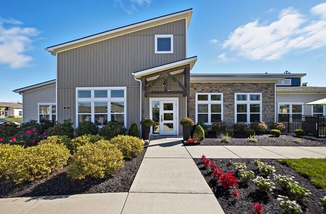 Building Photo - 933 Persimmon Ln