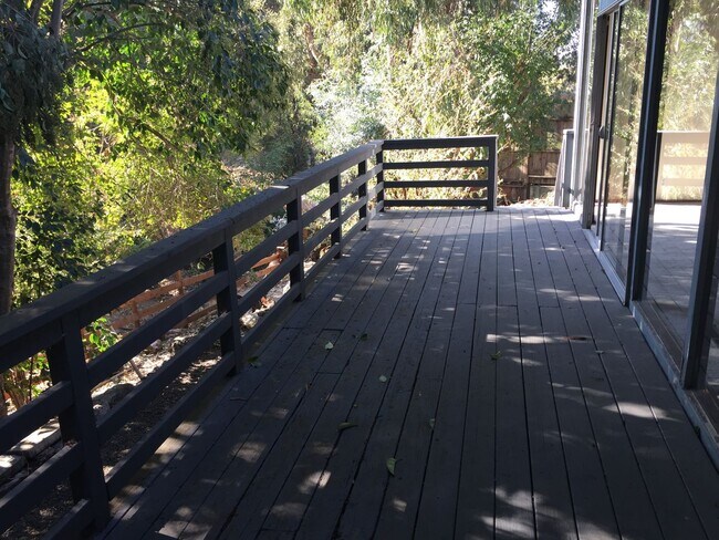 Building Photo - Mid-Century Hayward Home For Rent