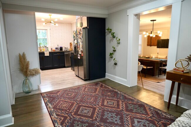 Entryway area - 1532 Belva Ave