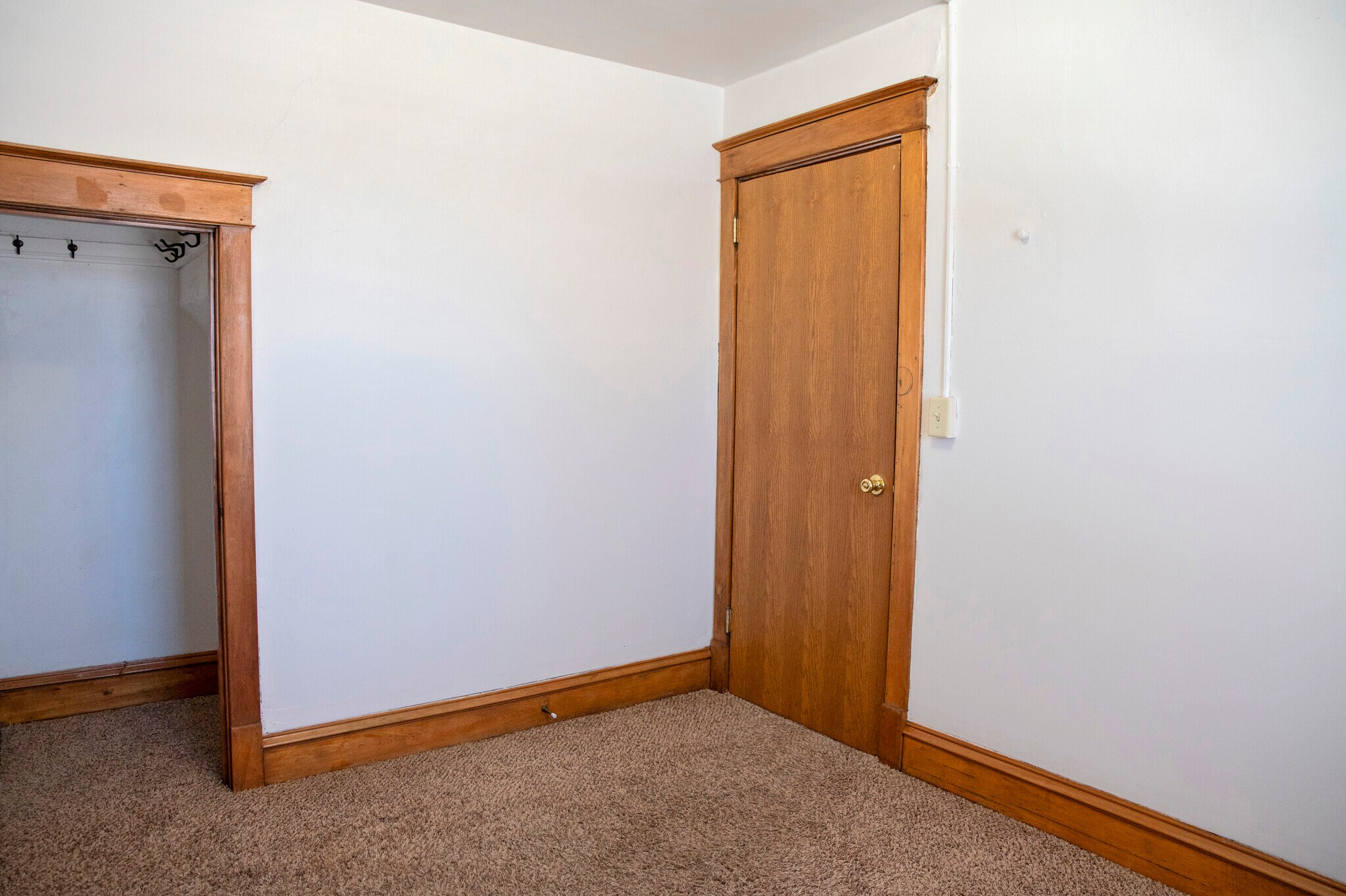 Building Photo - 609 5th Ave