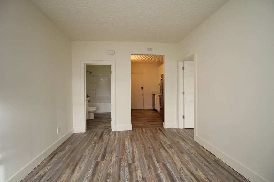 Building Photo - 843 N Knott St