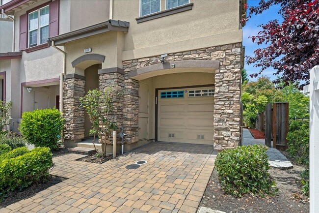 Building Photo - 501 Sugar Maple Ln