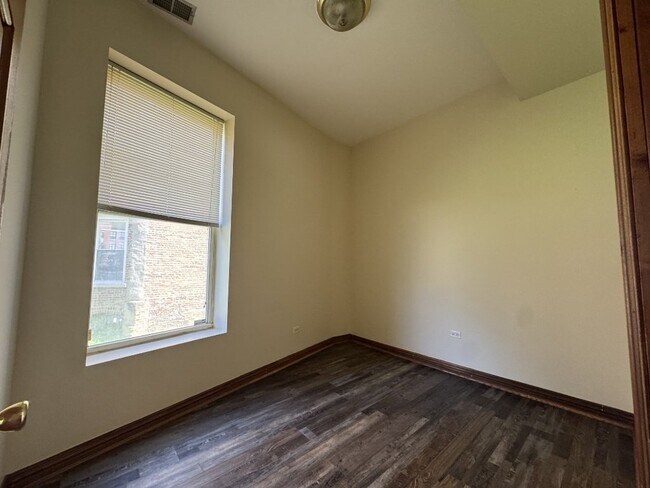 Building Photo - 3158 W Jackson Blvd