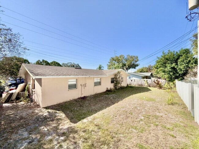 Building Photo - 972 San Christopher Dr