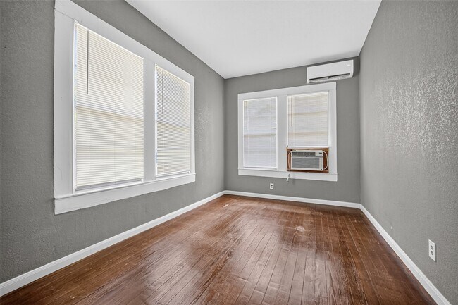 Building Photo - 3010 Garrow St