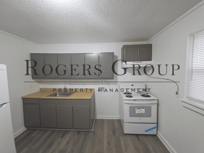 Building Photo - #450 - 109-111 Carter St Duplex