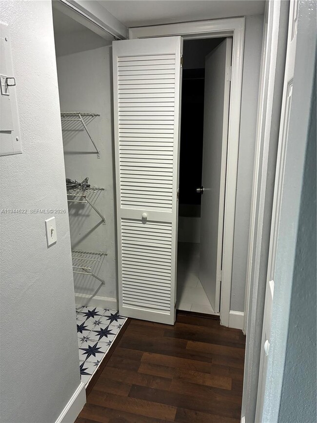 Building Photo - 2481 SW 82nd Ave