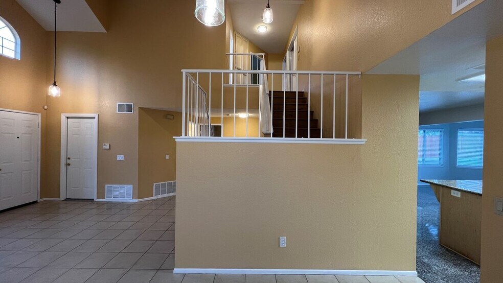 Building Photo - 8558 Sandhill Dr